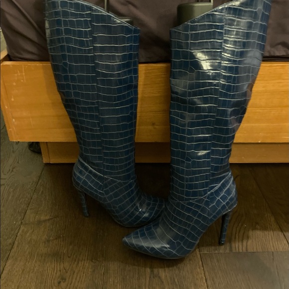 New, blue boots. Crocodile style - Picture 1 of 3